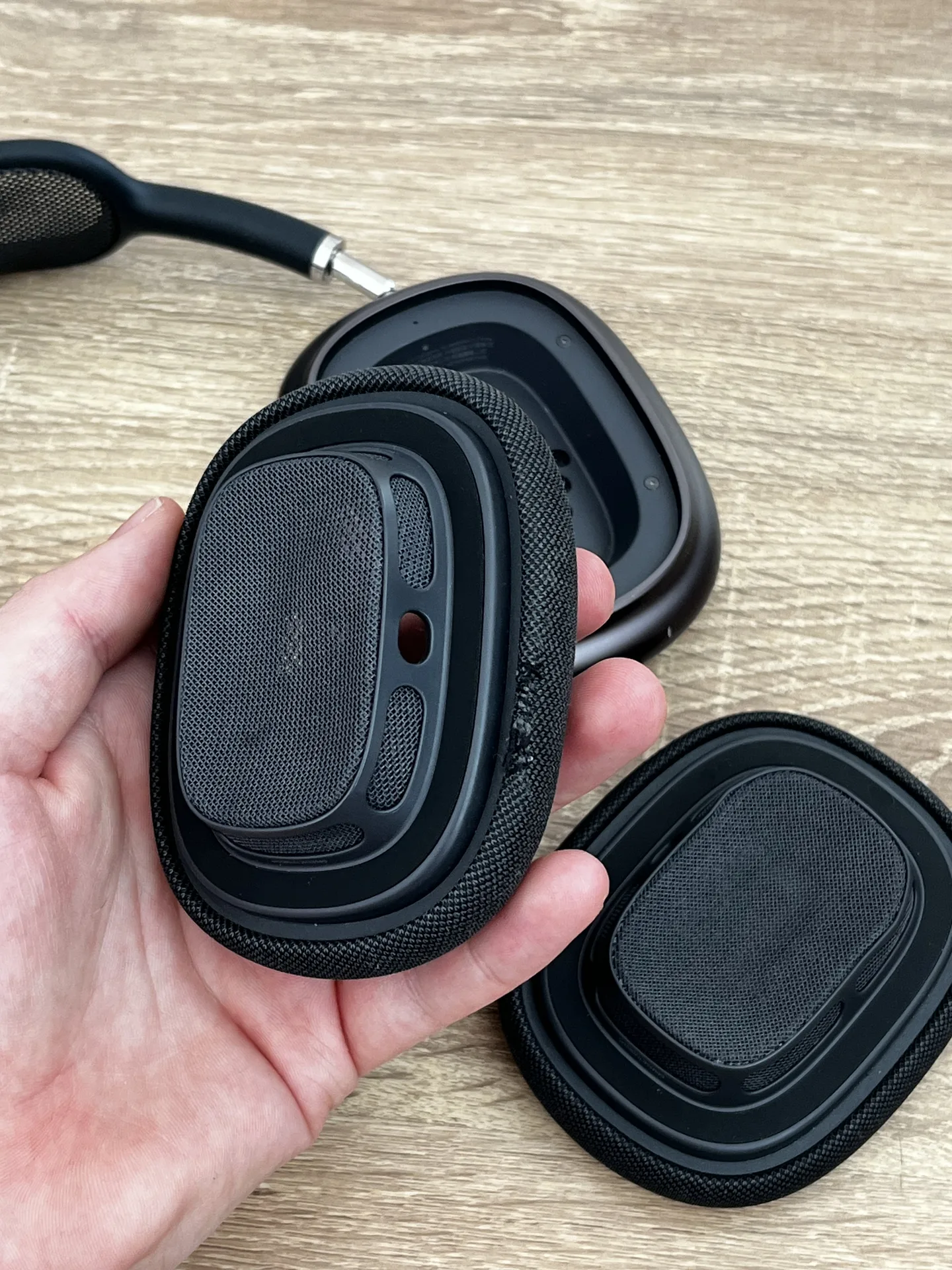 AirPods Max Lightning