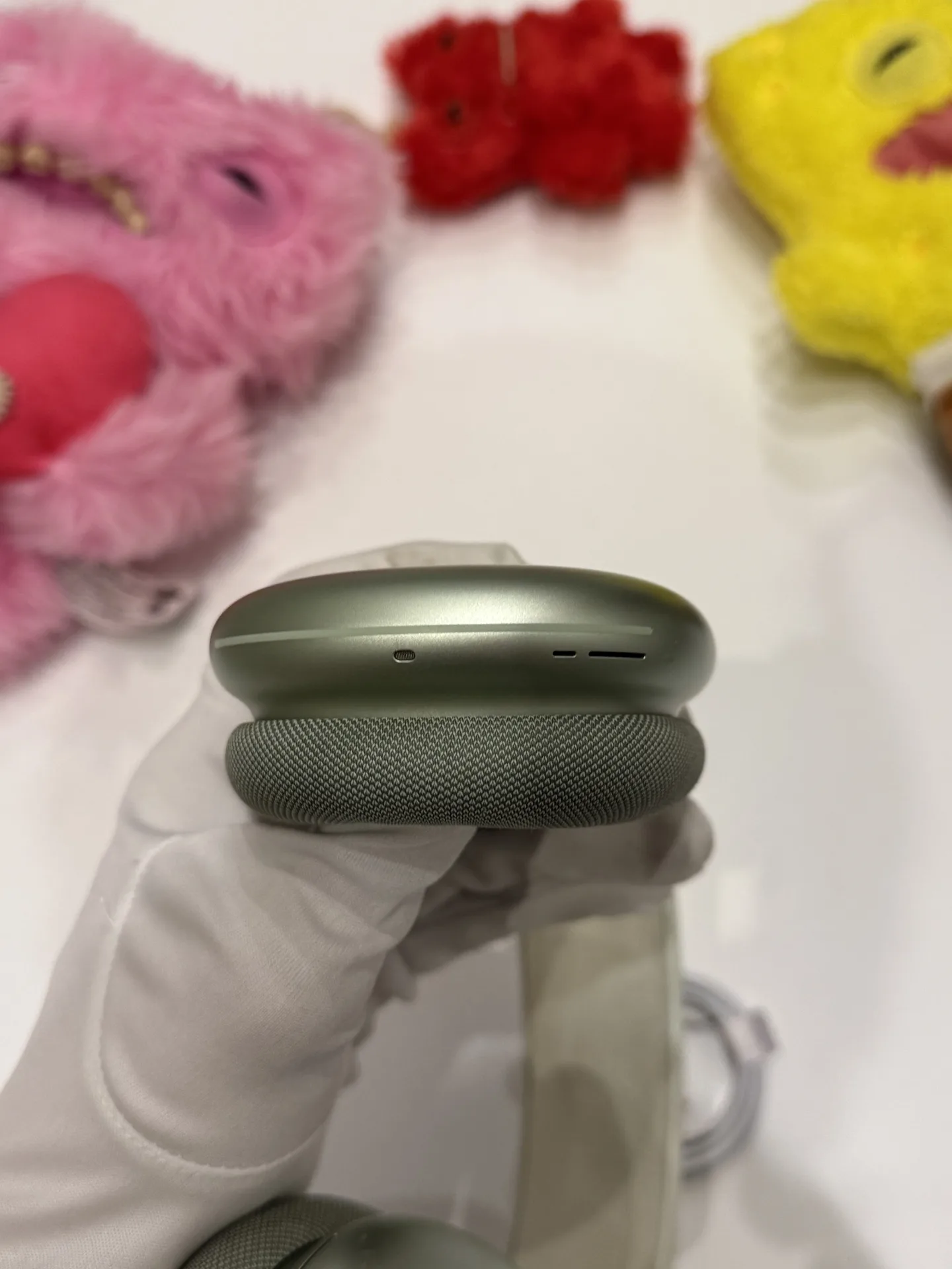 AirPods Max Green Lightning