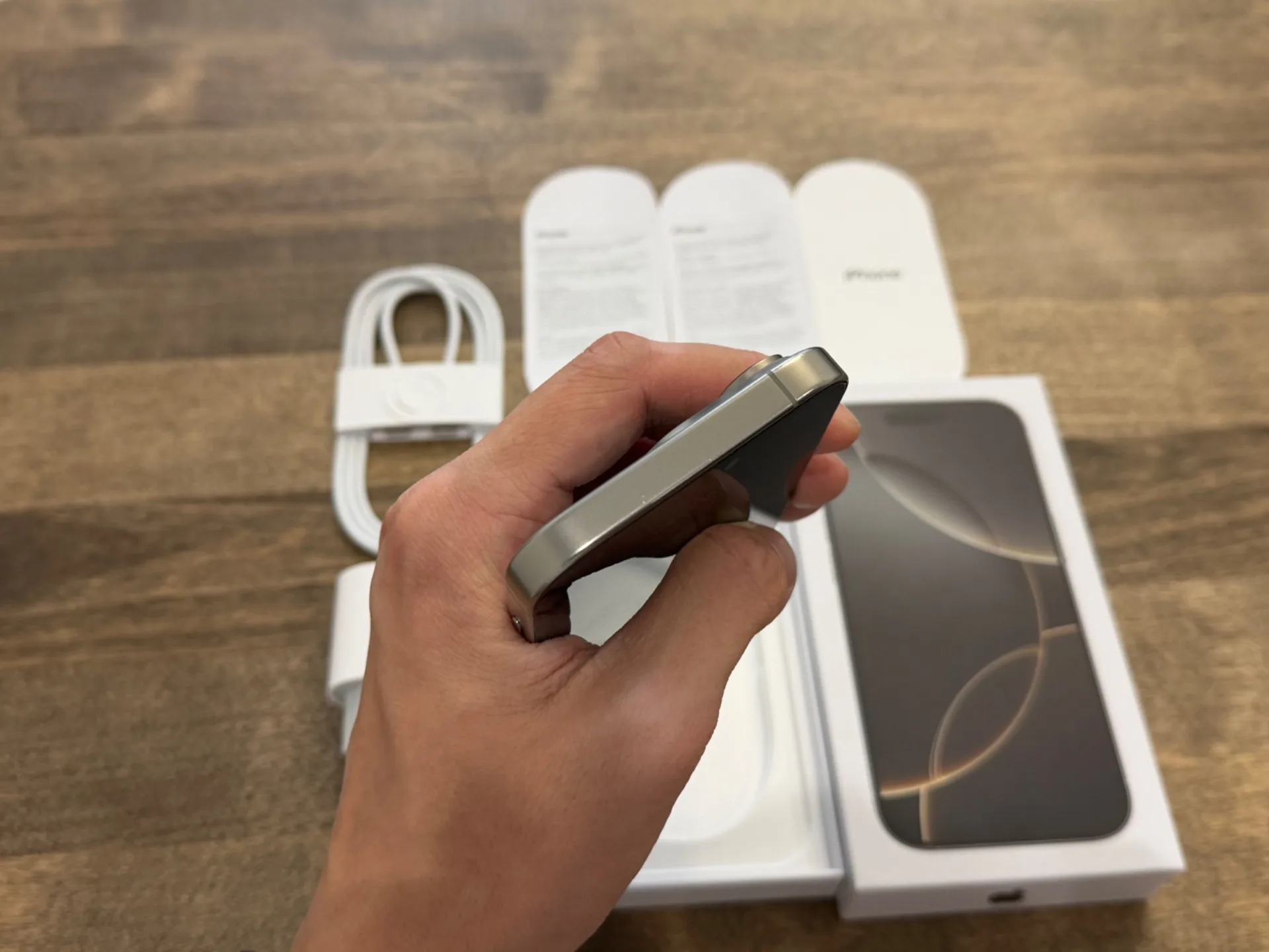 iPhone 16 Pro Natural Titanium 256GB