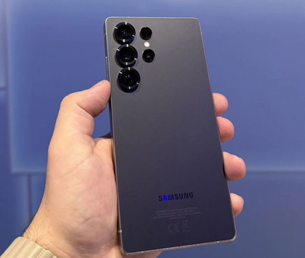 Samsung S25 Ultra 12/256 гб Черный.