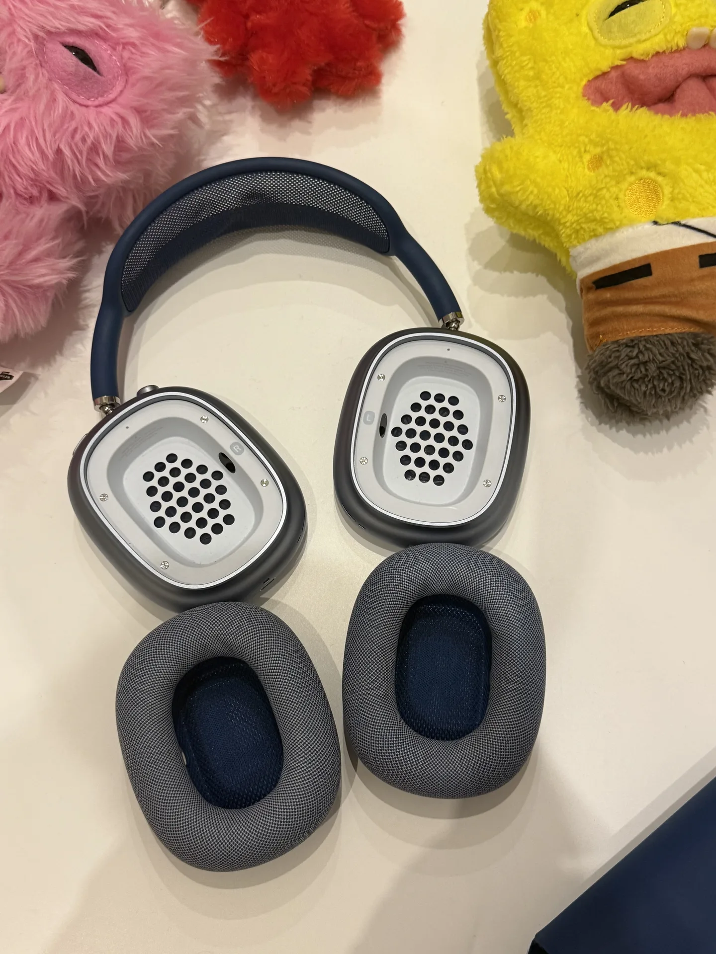 AirPods Max Sky Blue Lightning