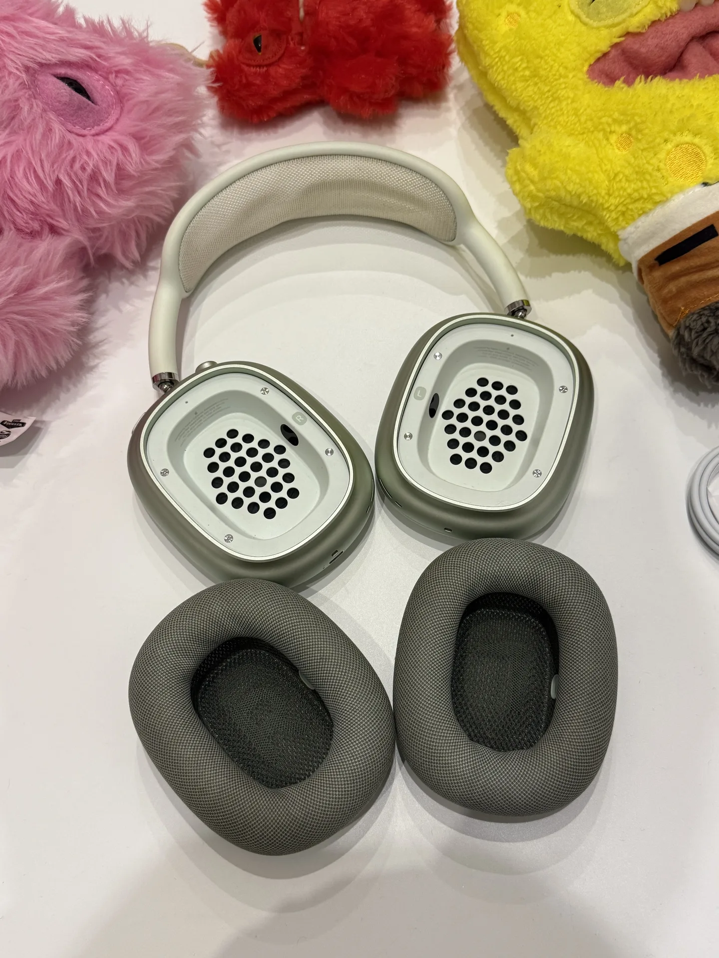 AirPods Max Green Lightning