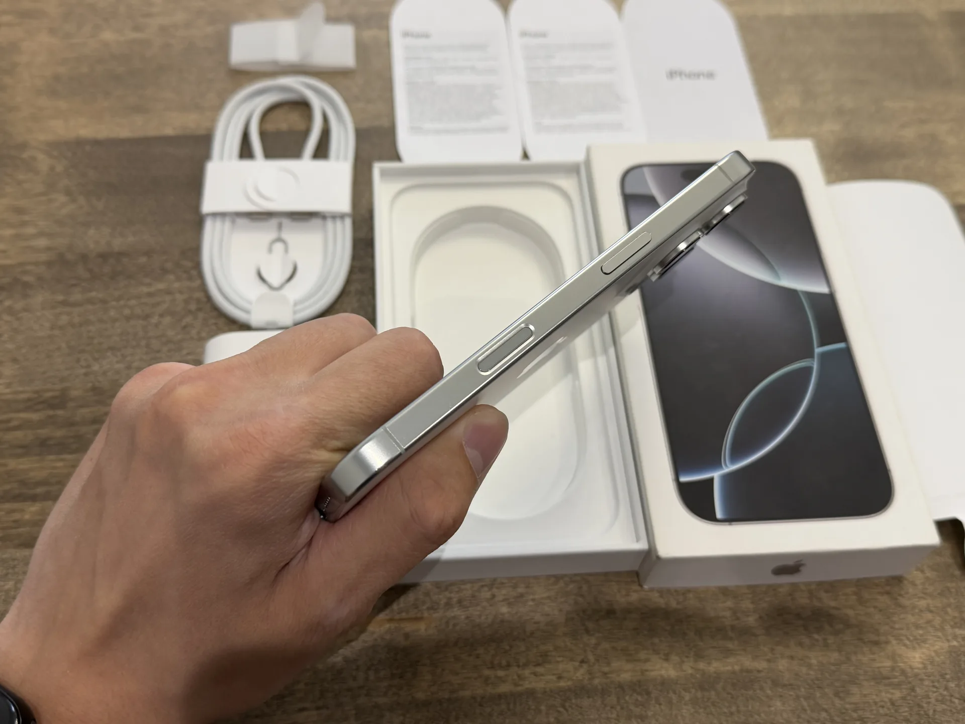 iPhone 16 Pro White Titanium 1024gb