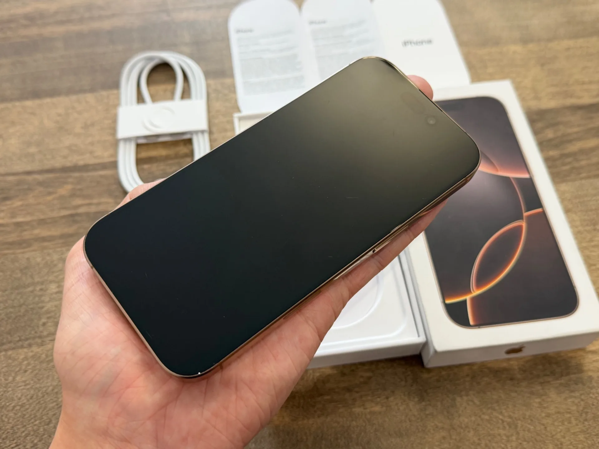iPhone 16 Pro Desert Titanium 256GB