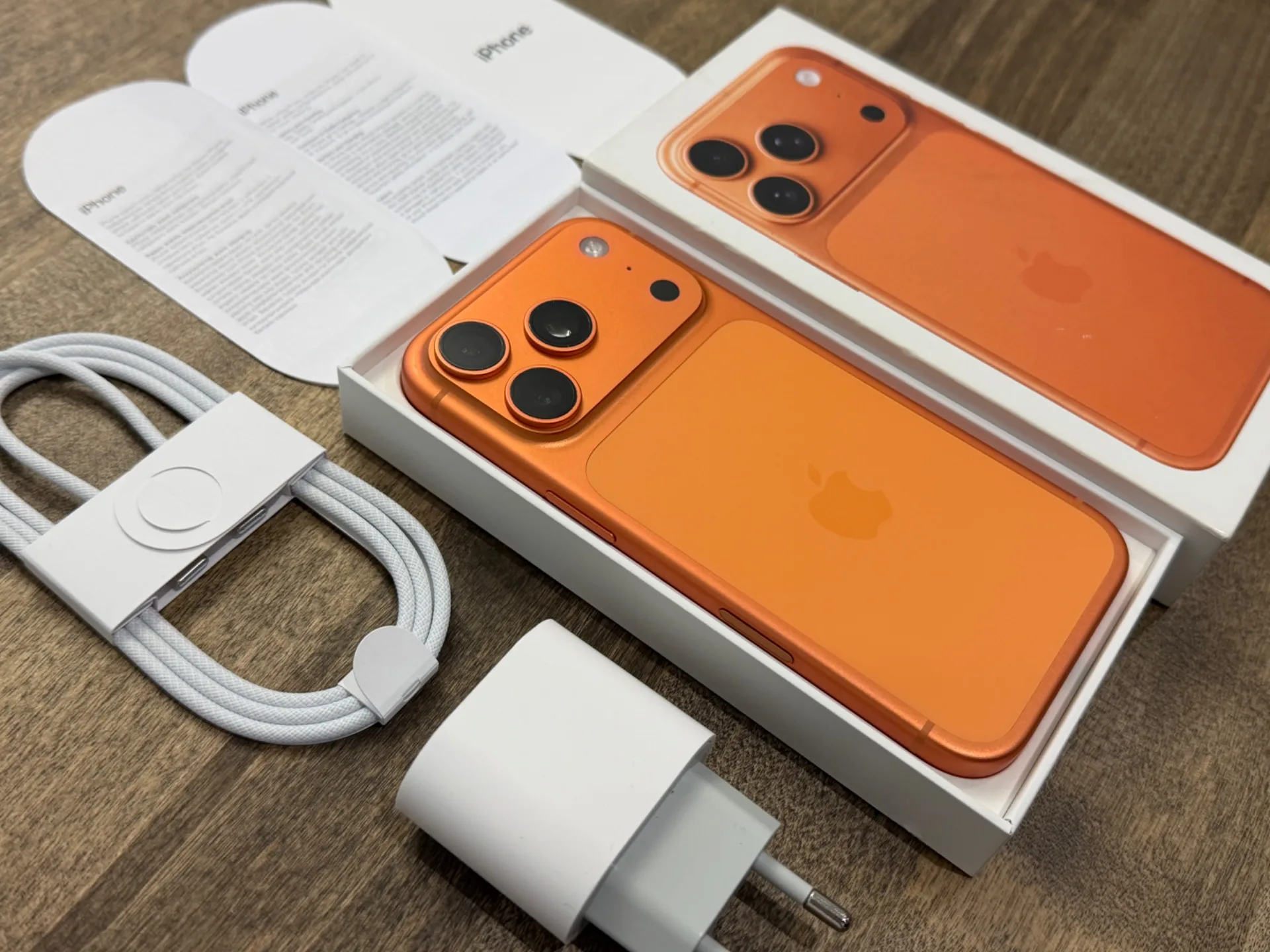 iPhone 17 Pro Comic Orange 256GB