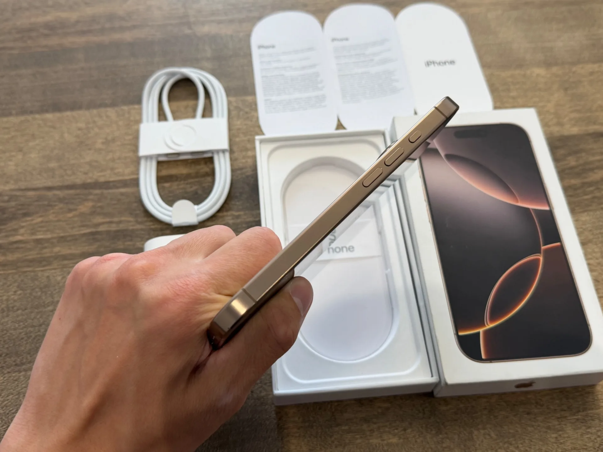 iPhone 16 Pro Desert Titanium 256GB