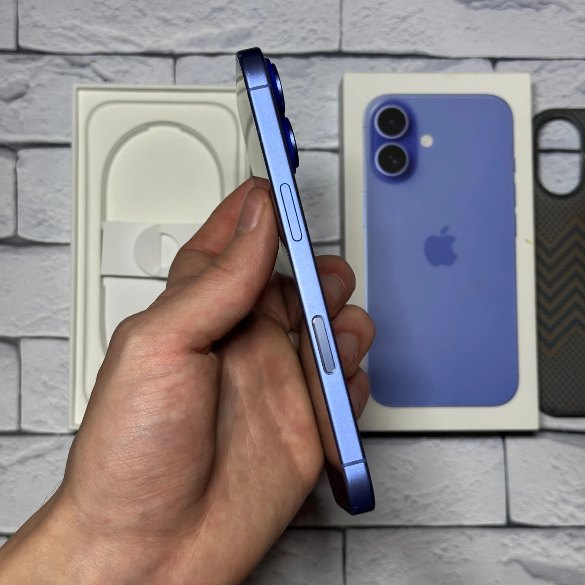 iPhone 16 256gb Ultramarine