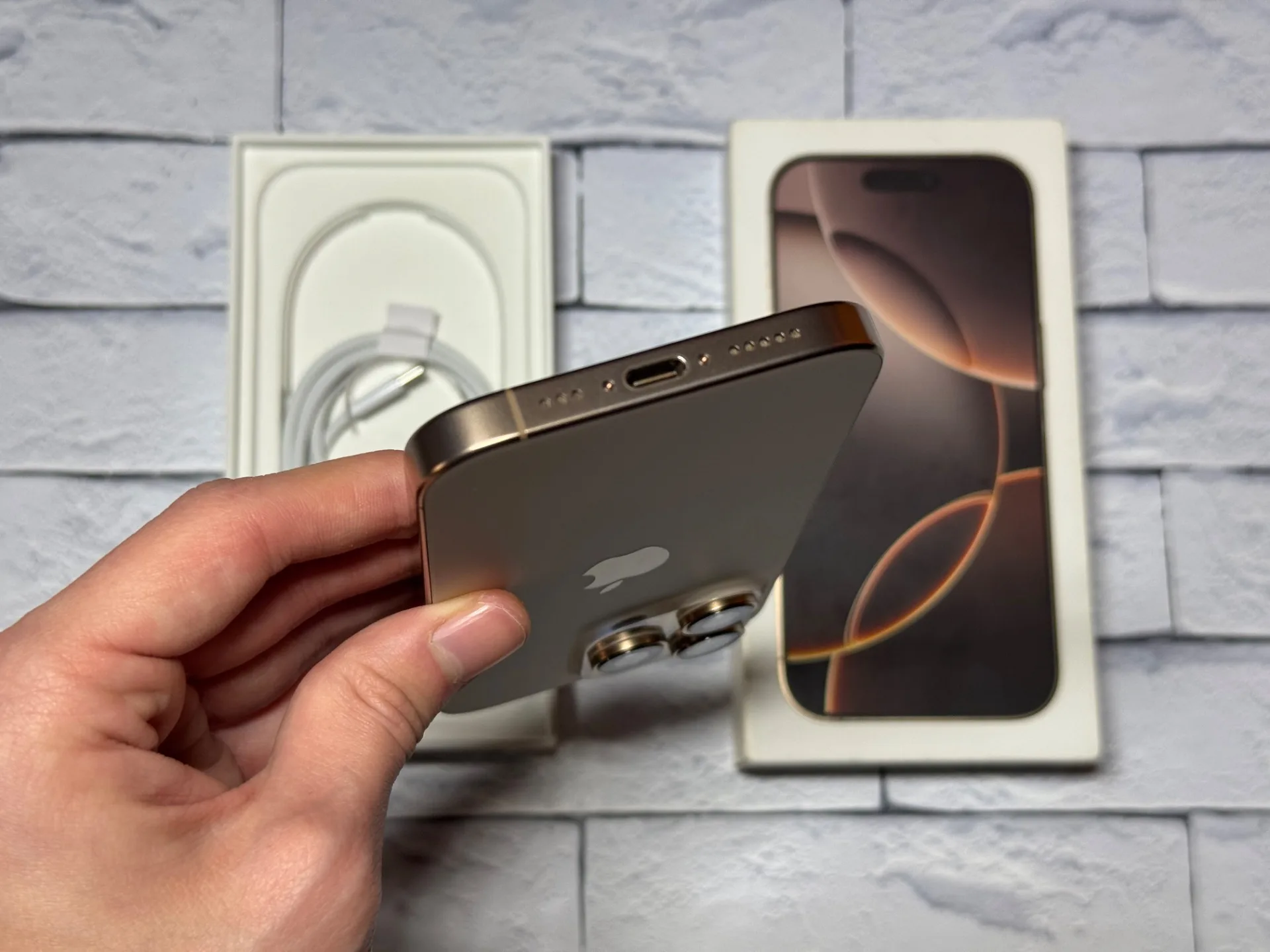 iPhone 16 Pro 256gb Desert Titanium