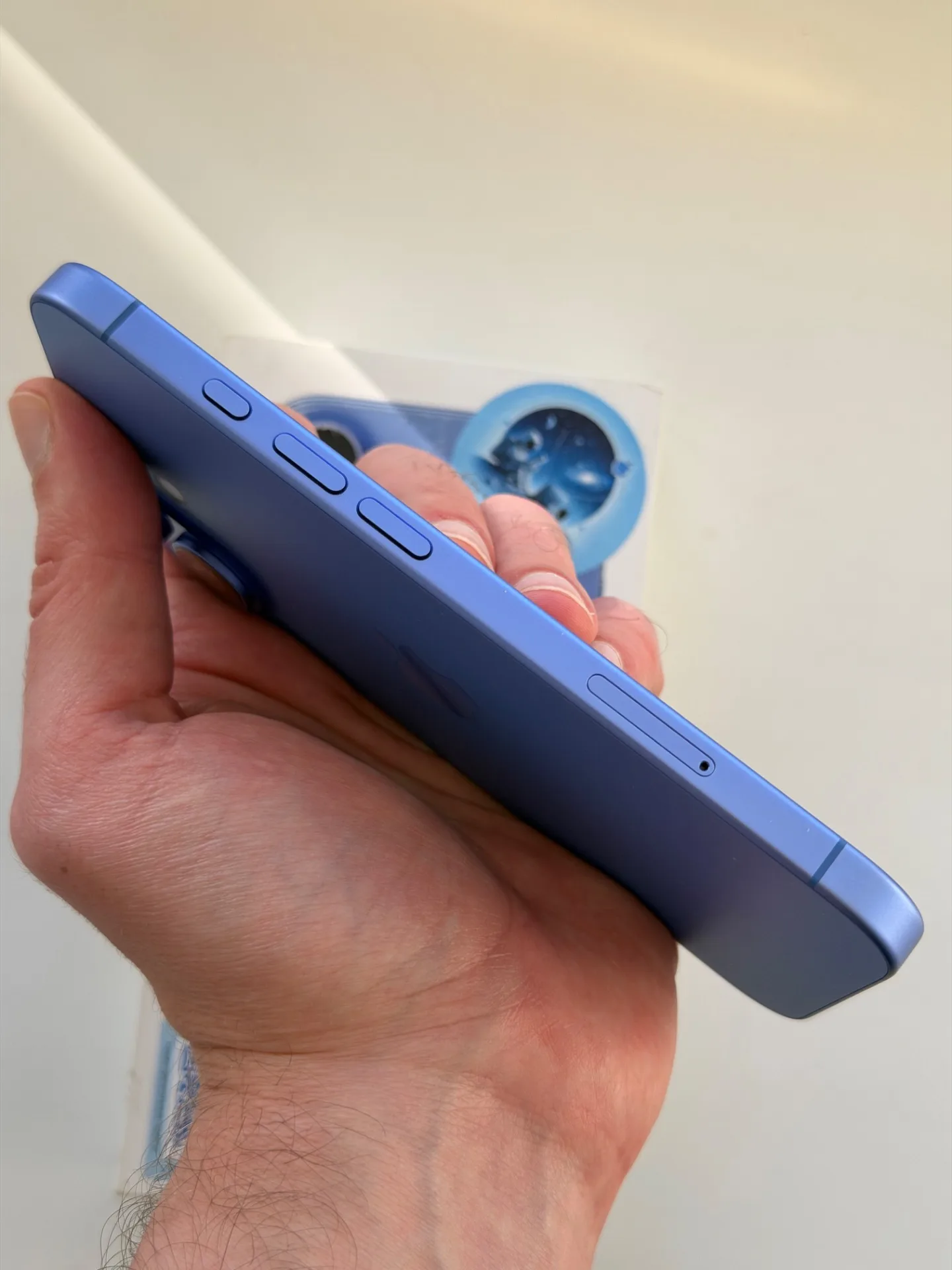 iPhone 16 256 Синий.