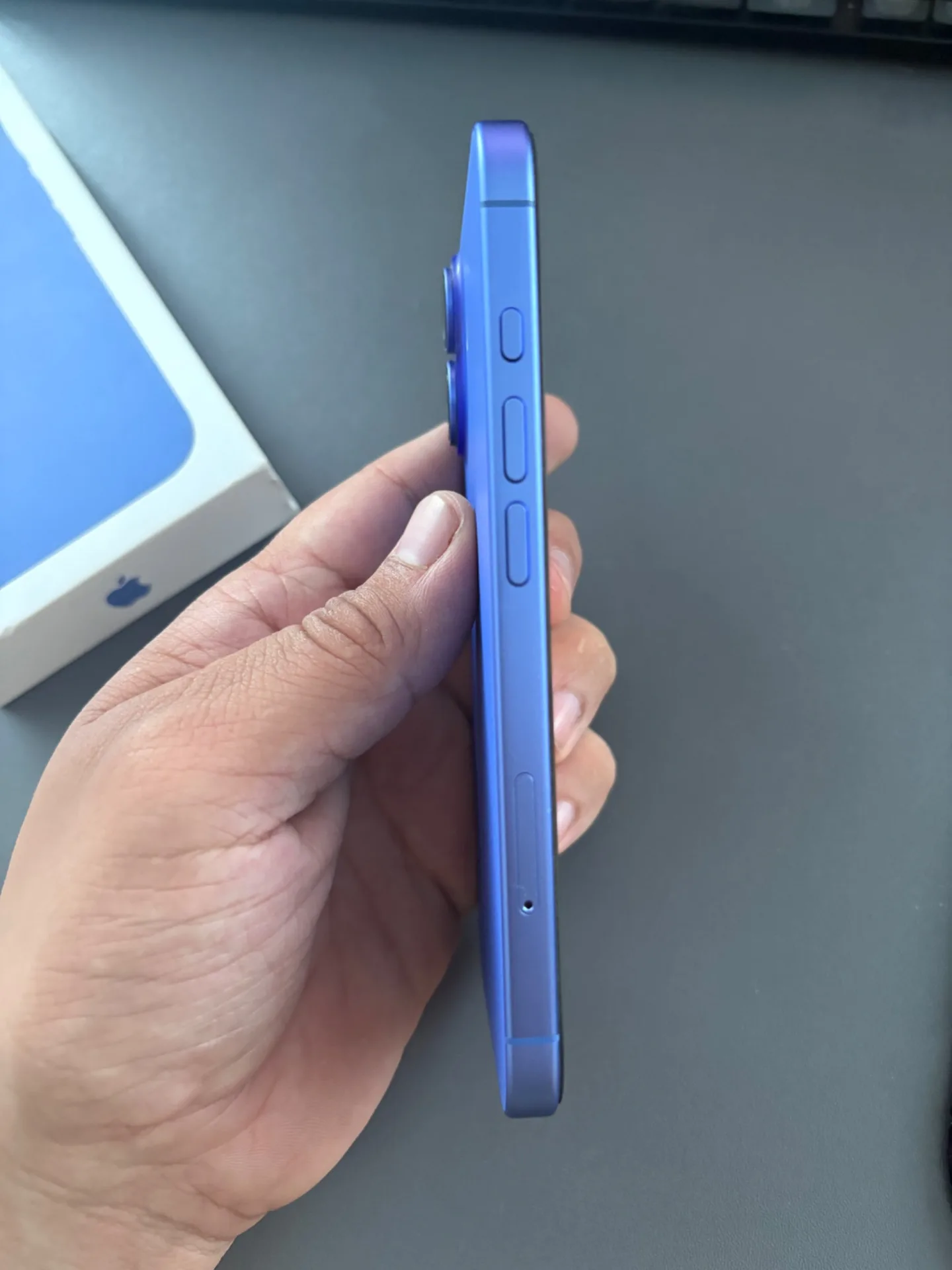 iPhone 16 128 Ultramarine
