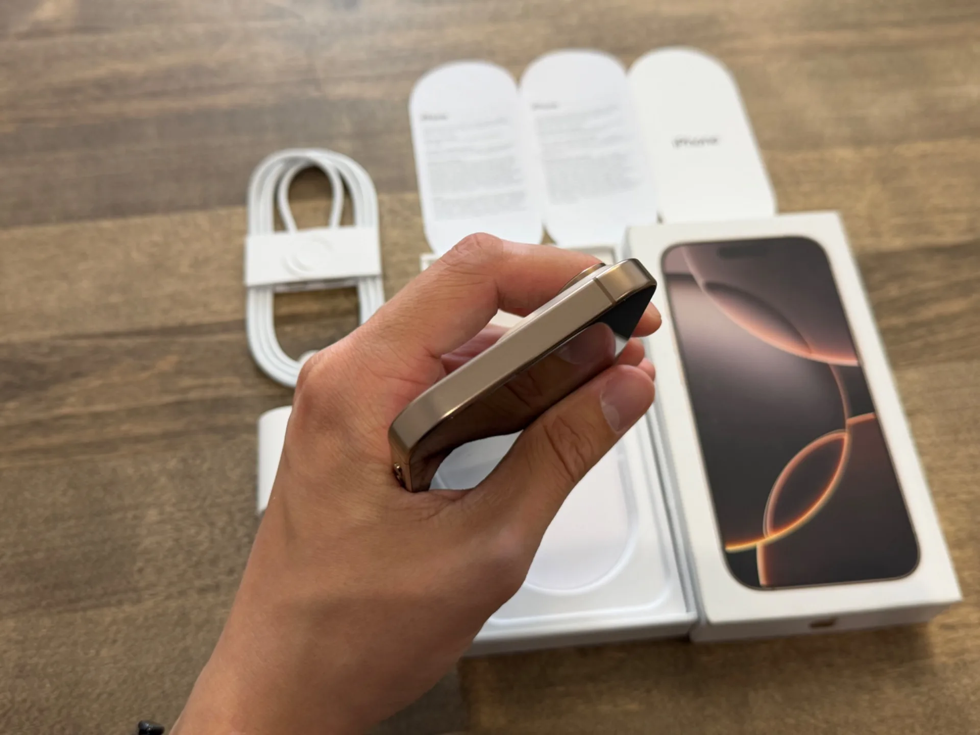 iPhone 16 Pro Desert Titanium 256GB