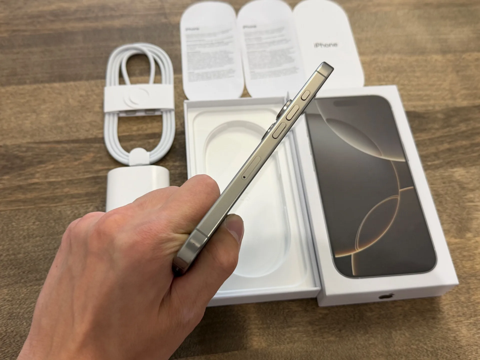 iPhone 16 Pro Natural Titanium 256GB