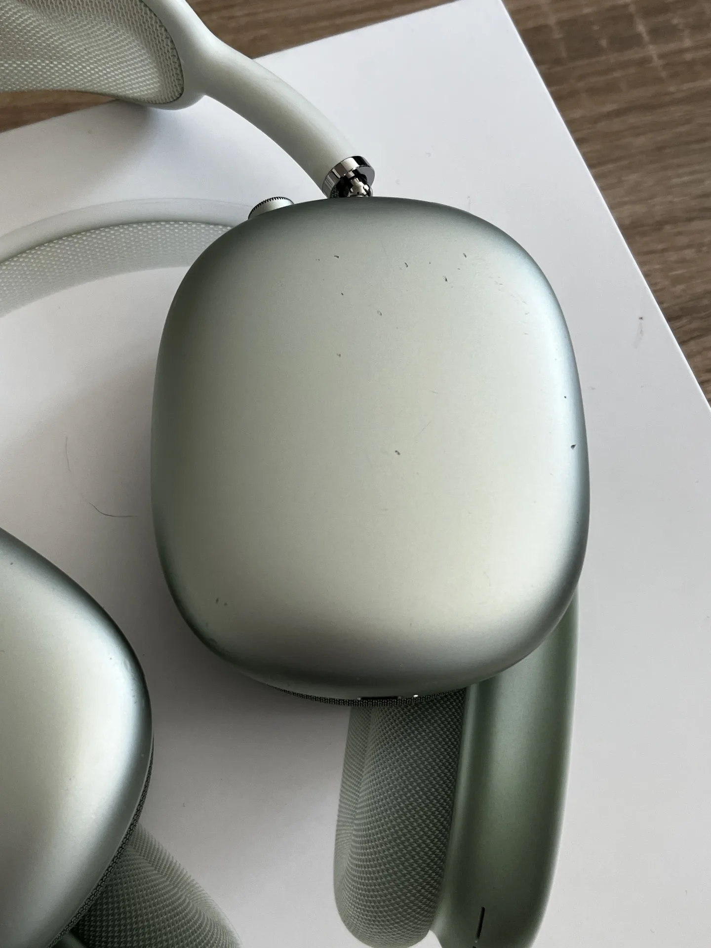 AirPodsMax Lightning