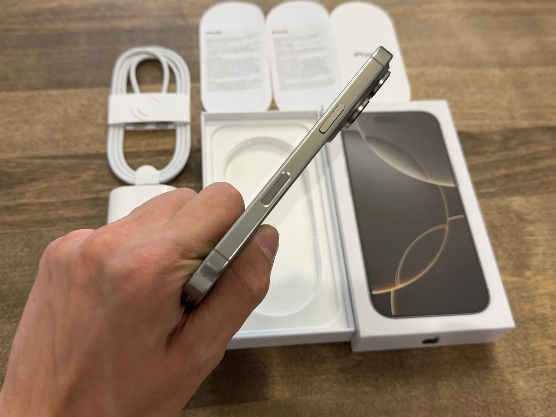 iPhone 16 Pro Natural Titanium 256GB