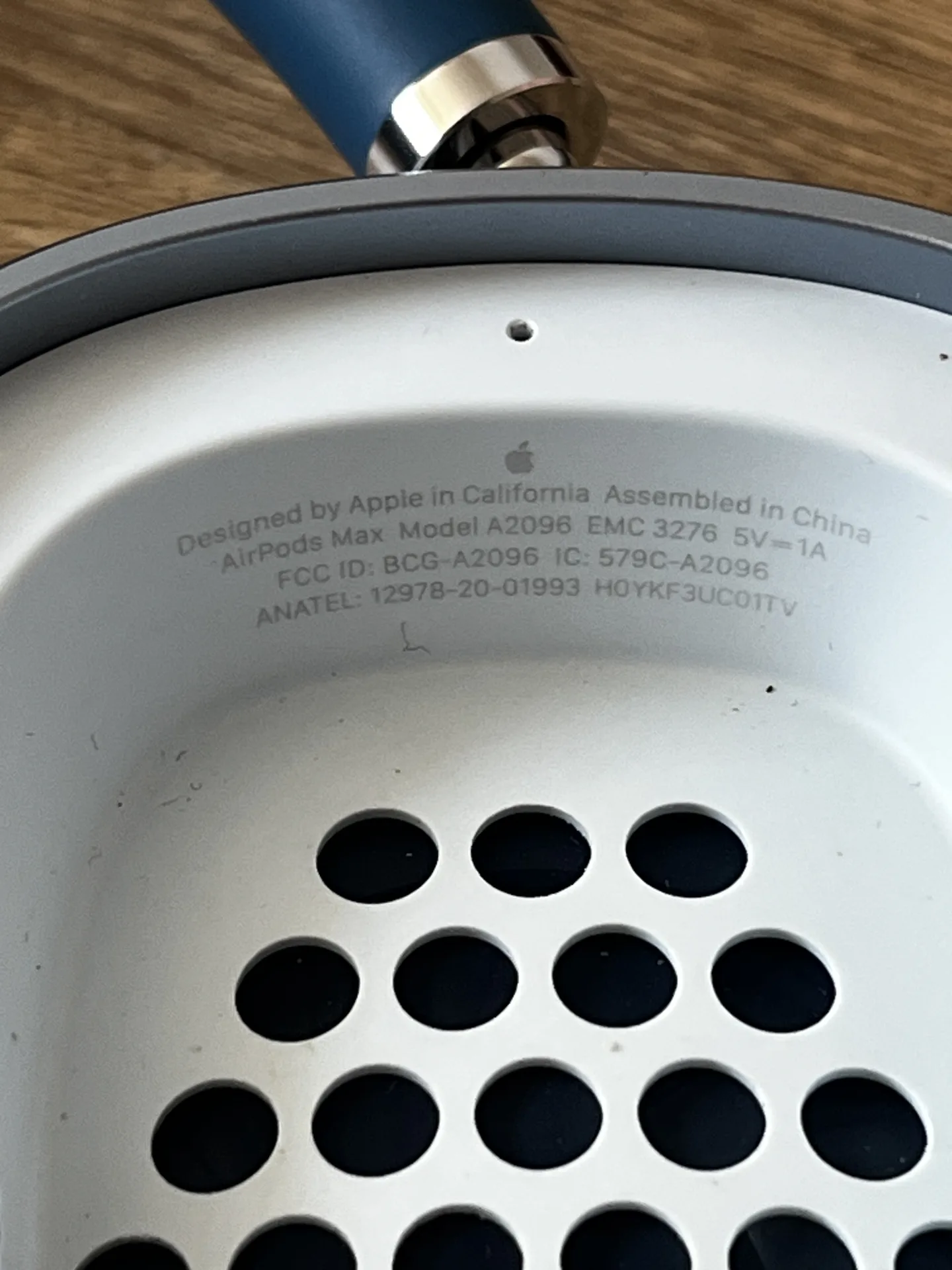 AirPods Max Lightning