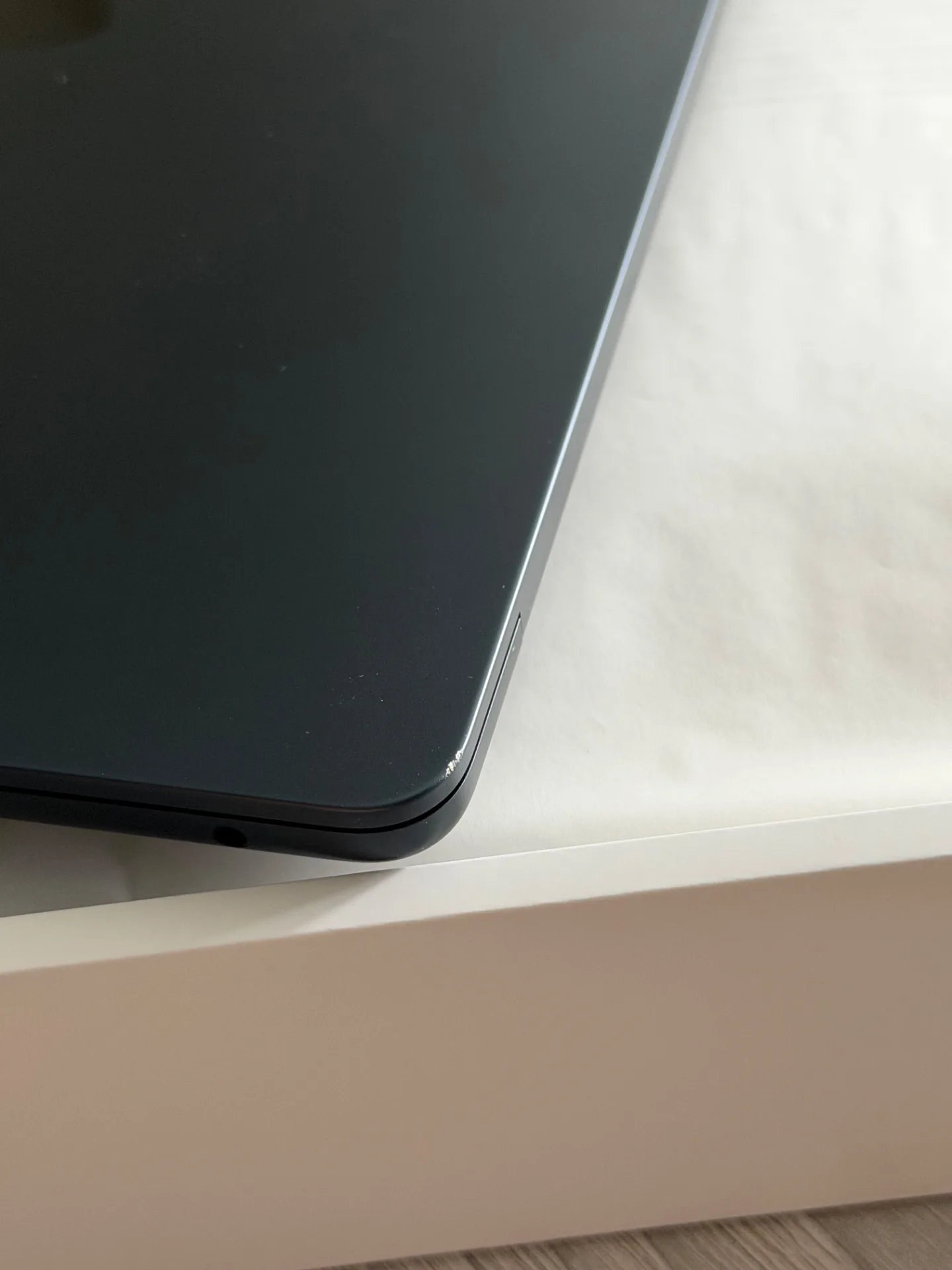 MacBook Air m3 8/256