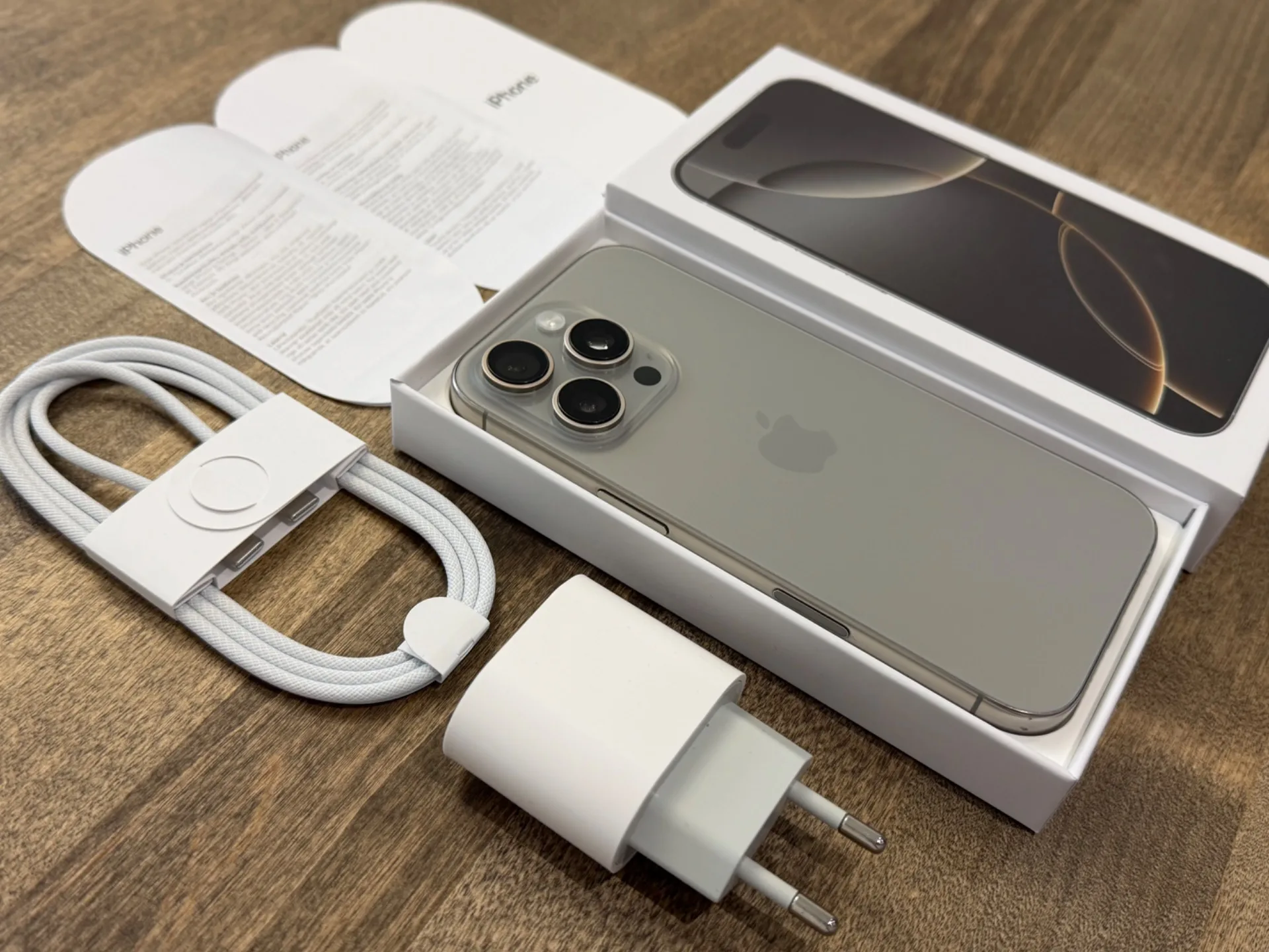 iPhone 16 Pro Natural Titanium 256GB