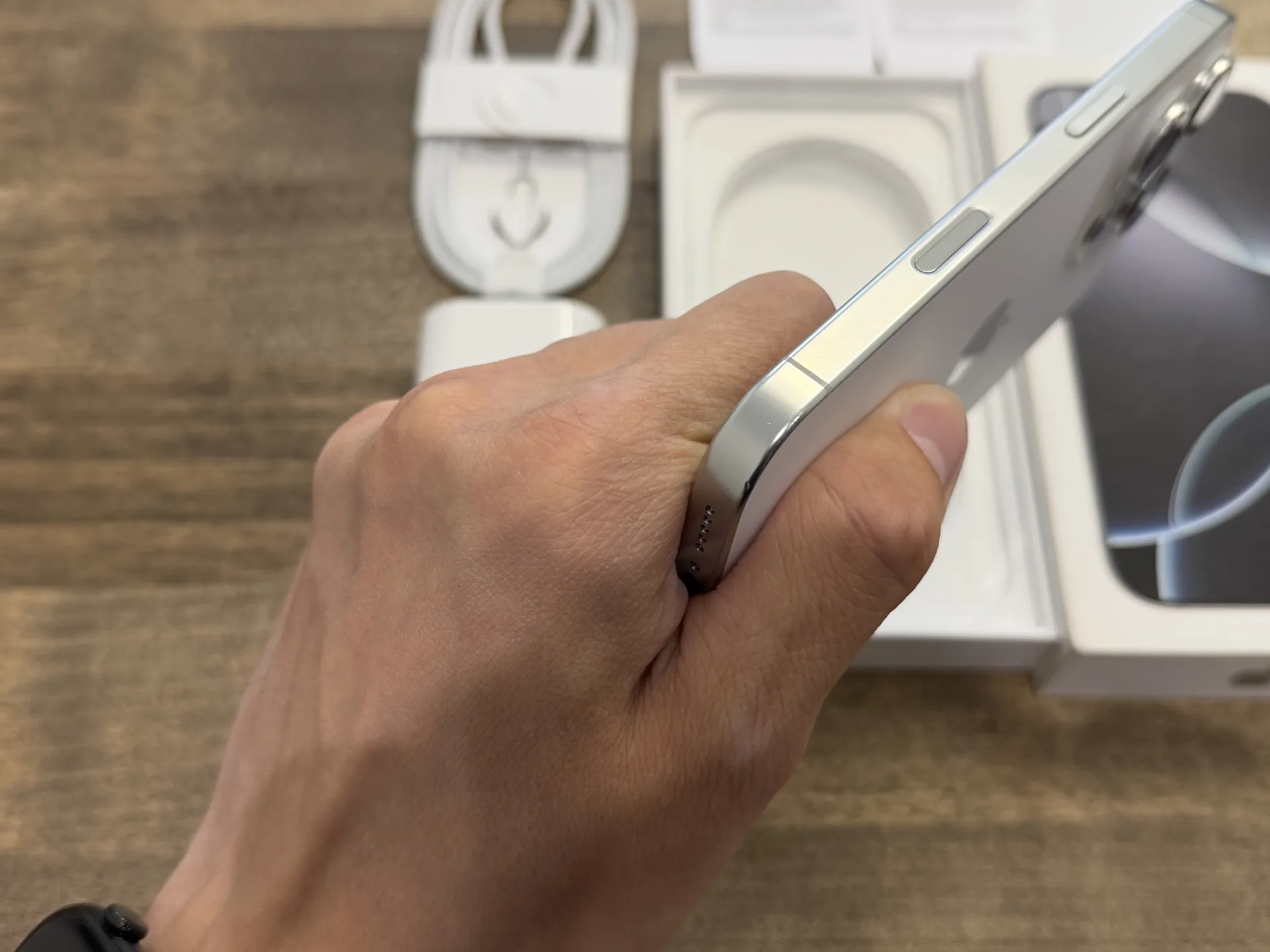 iPhone 16 Pro White Titanium 1024gb