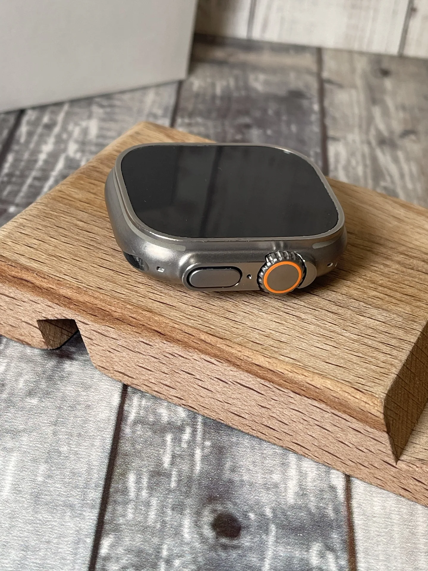 Apple Watch Ultra 1 titanium