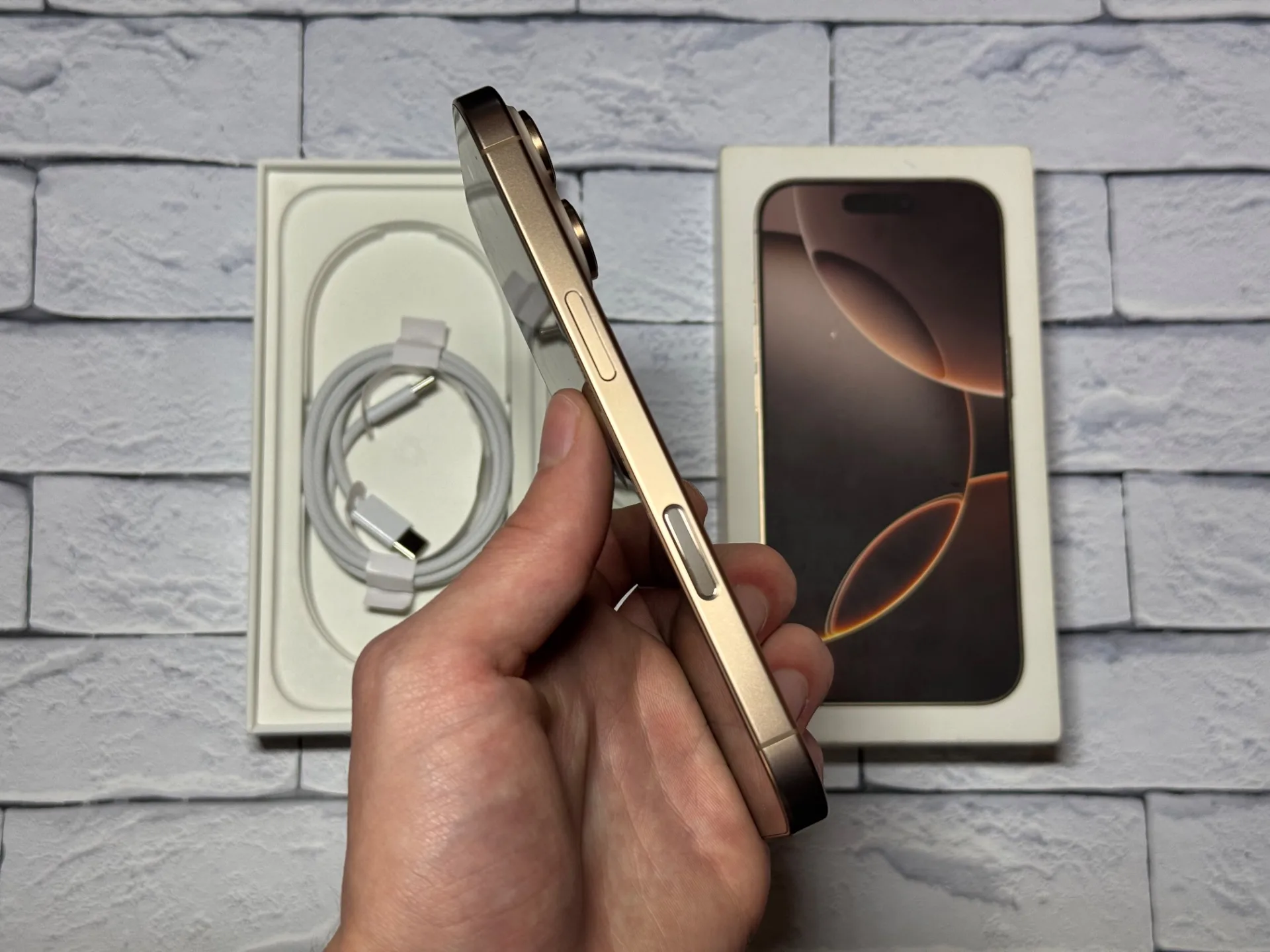 iPhone 16 Pro 256gb Desert Titanium