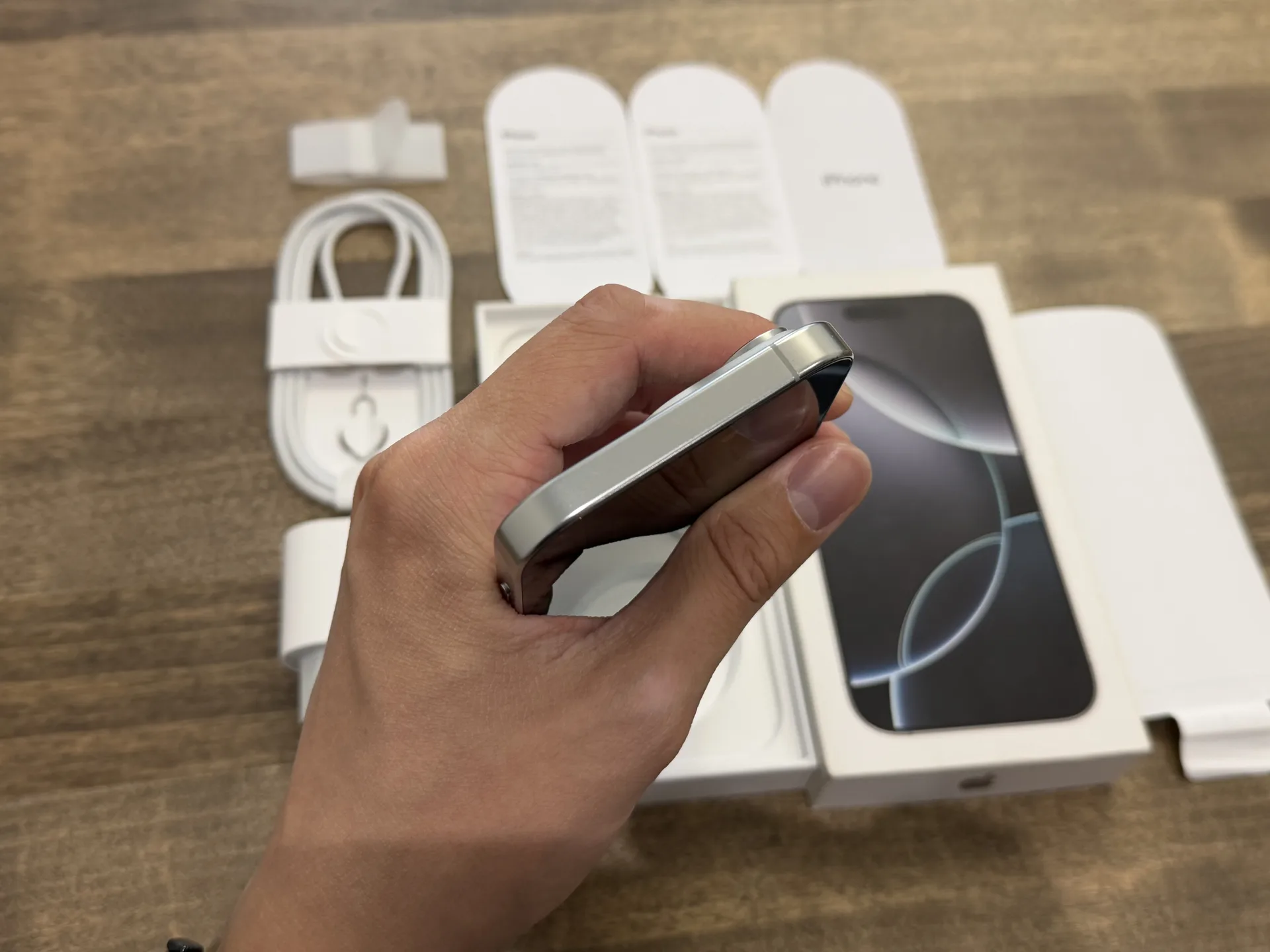 iPhone 16 Pro White Titanium 1024gb