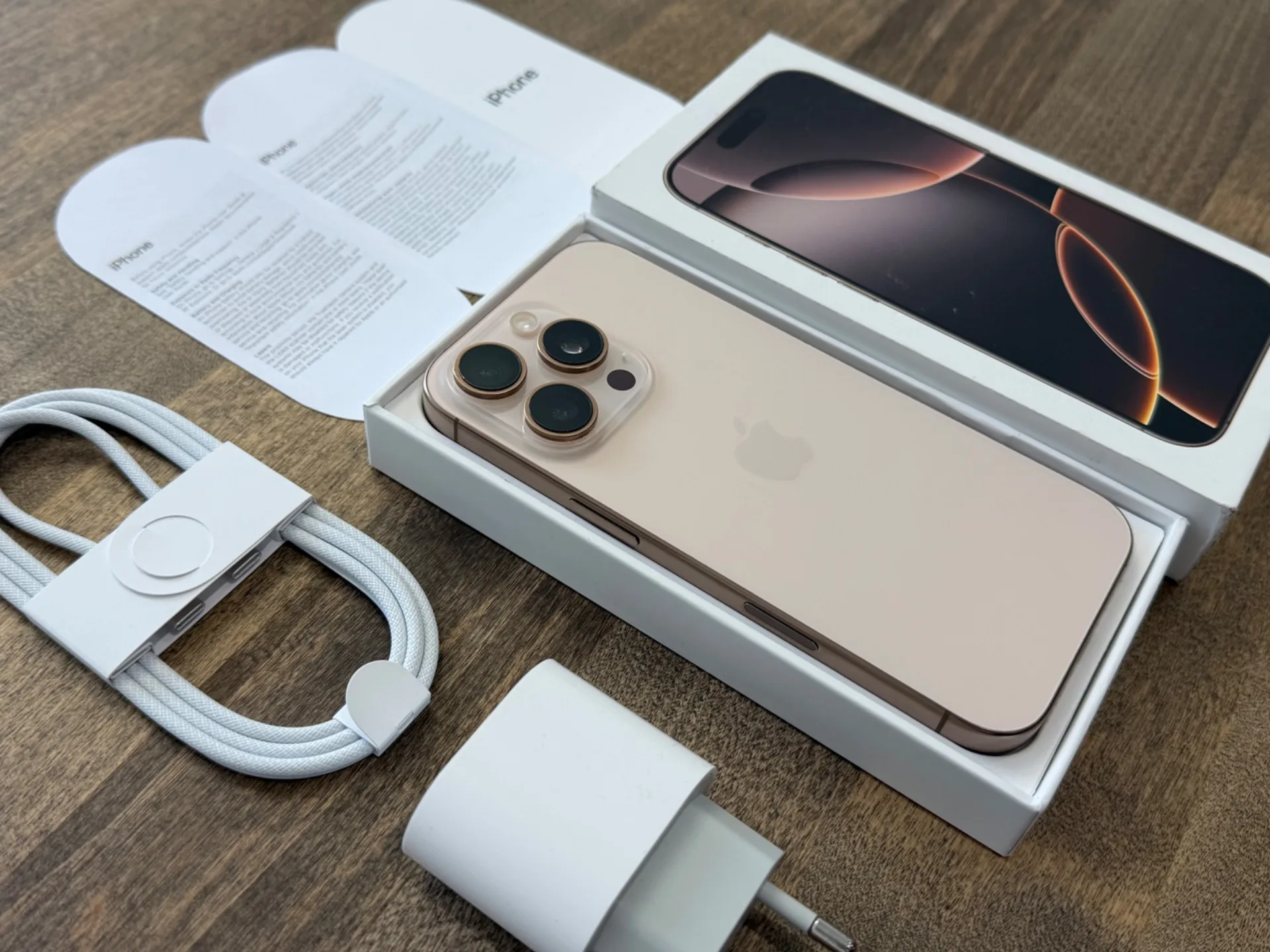 iPhone 16 Pro Desert Titanium 256GB