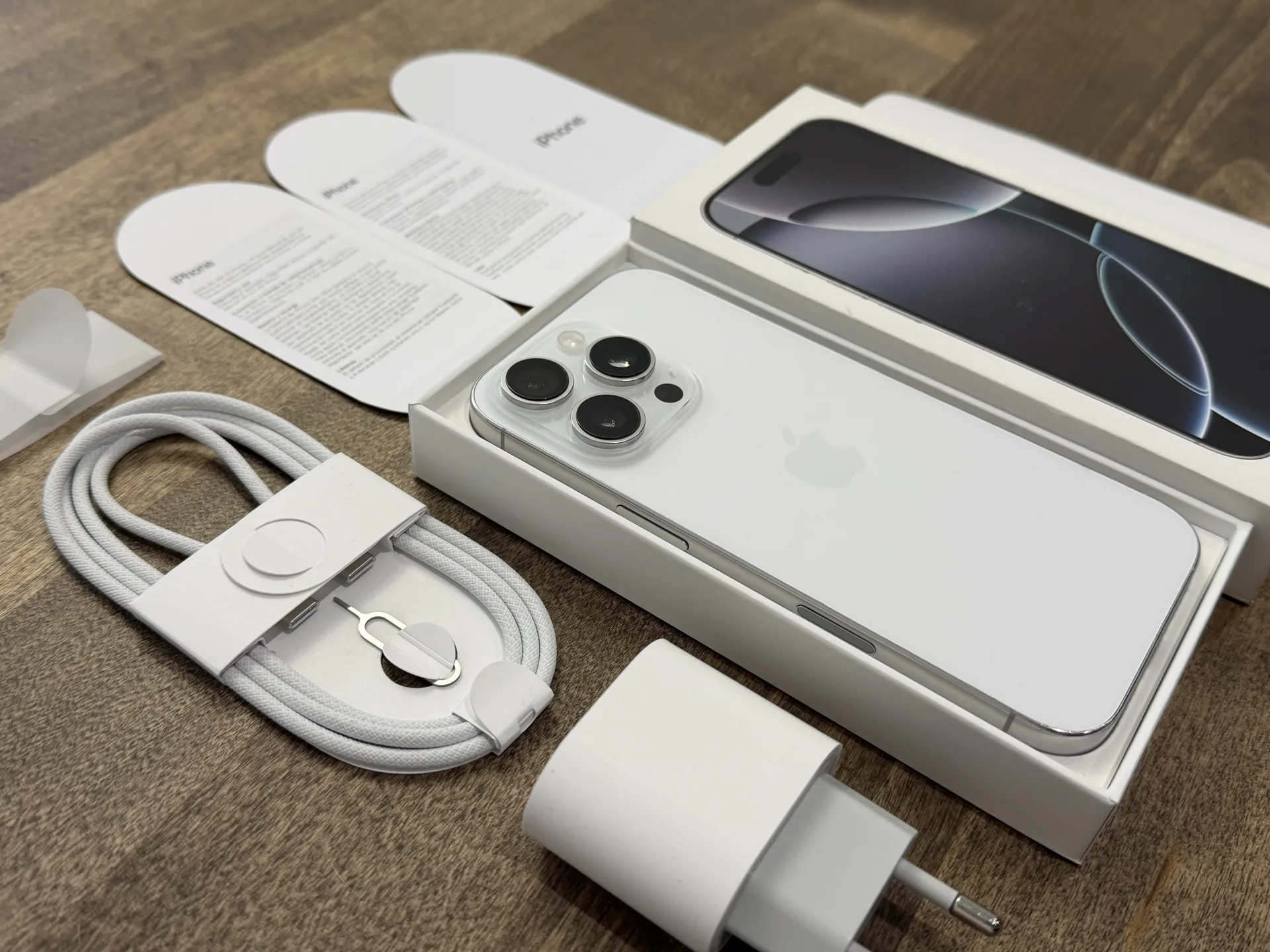 iPhone 16 Pro White Titanium 1024gb