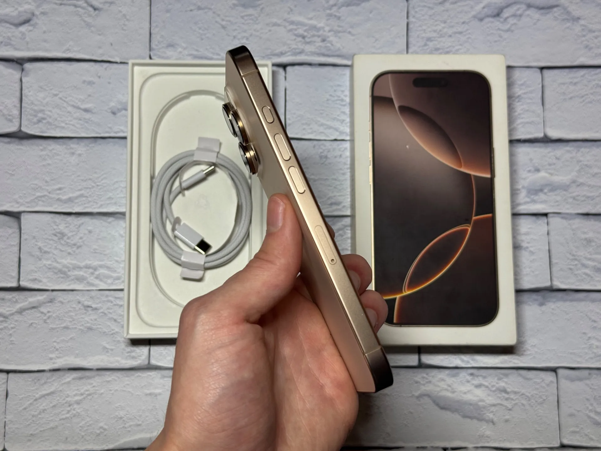 iPhone 16 Pro 256gb Desert Titanium