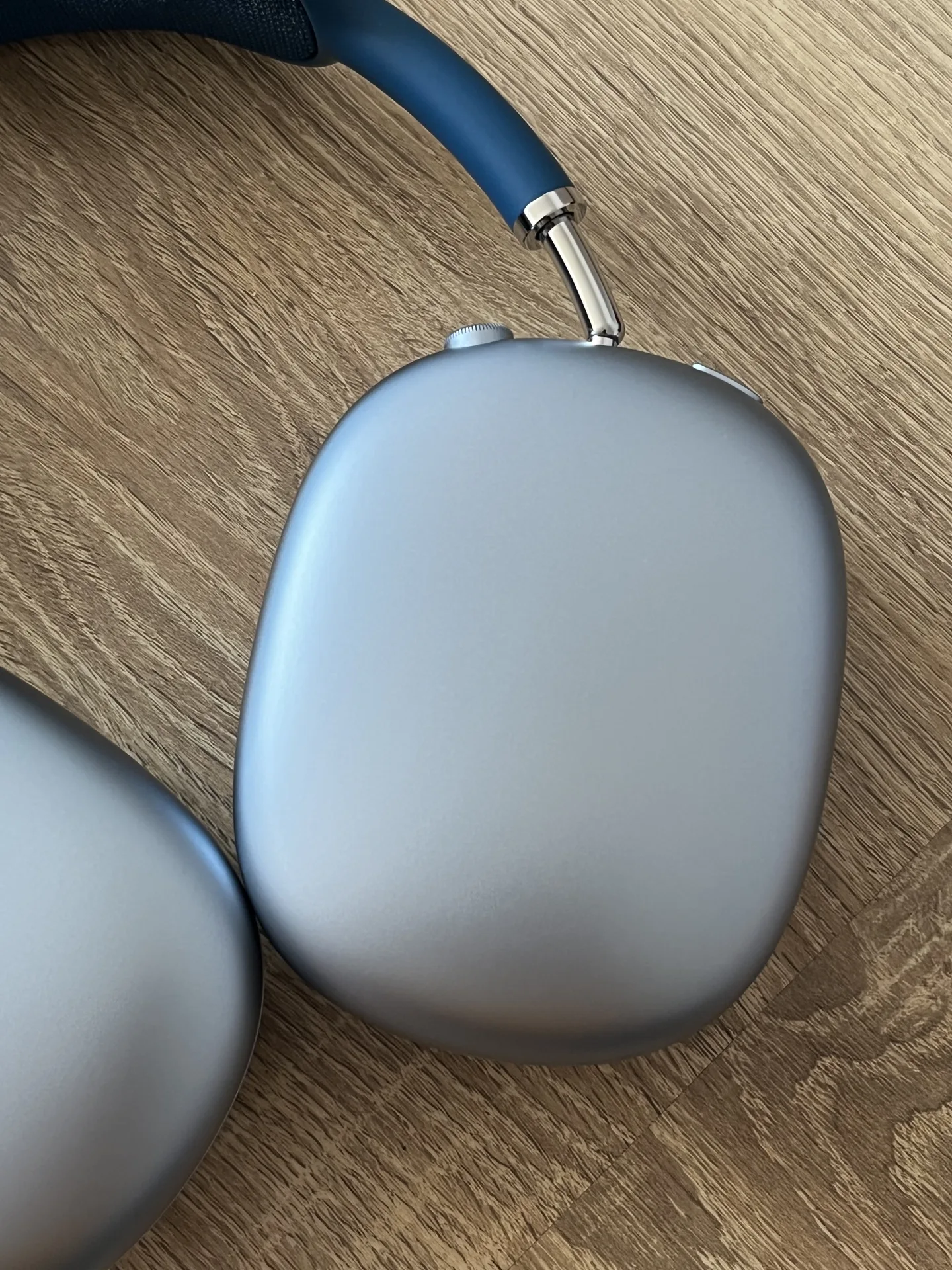 AirPods Max Lightning