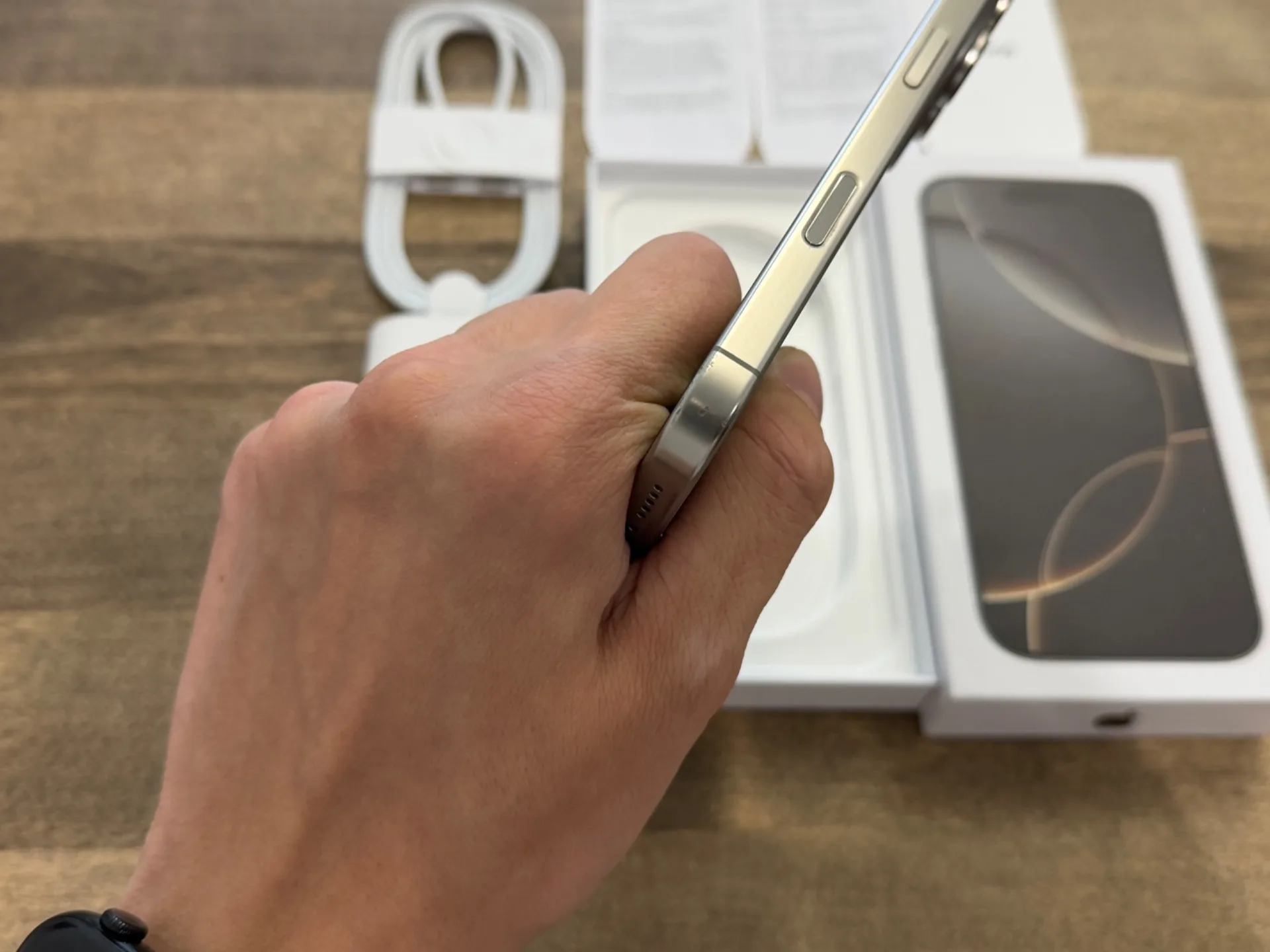 iPhone 16 Pro Natural Titanium 256GB