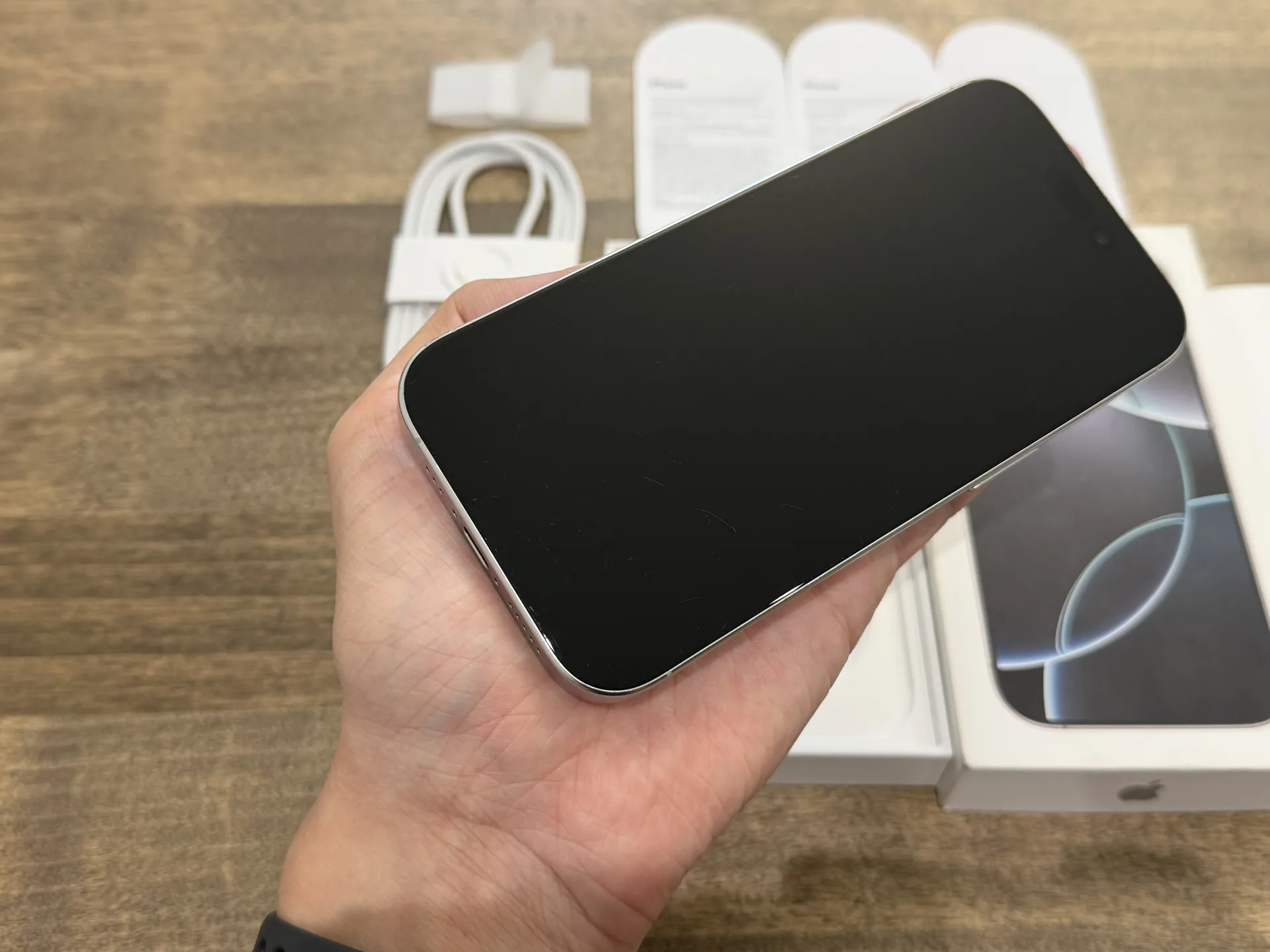 iPhone 16 Pro White Titanium 1024gb