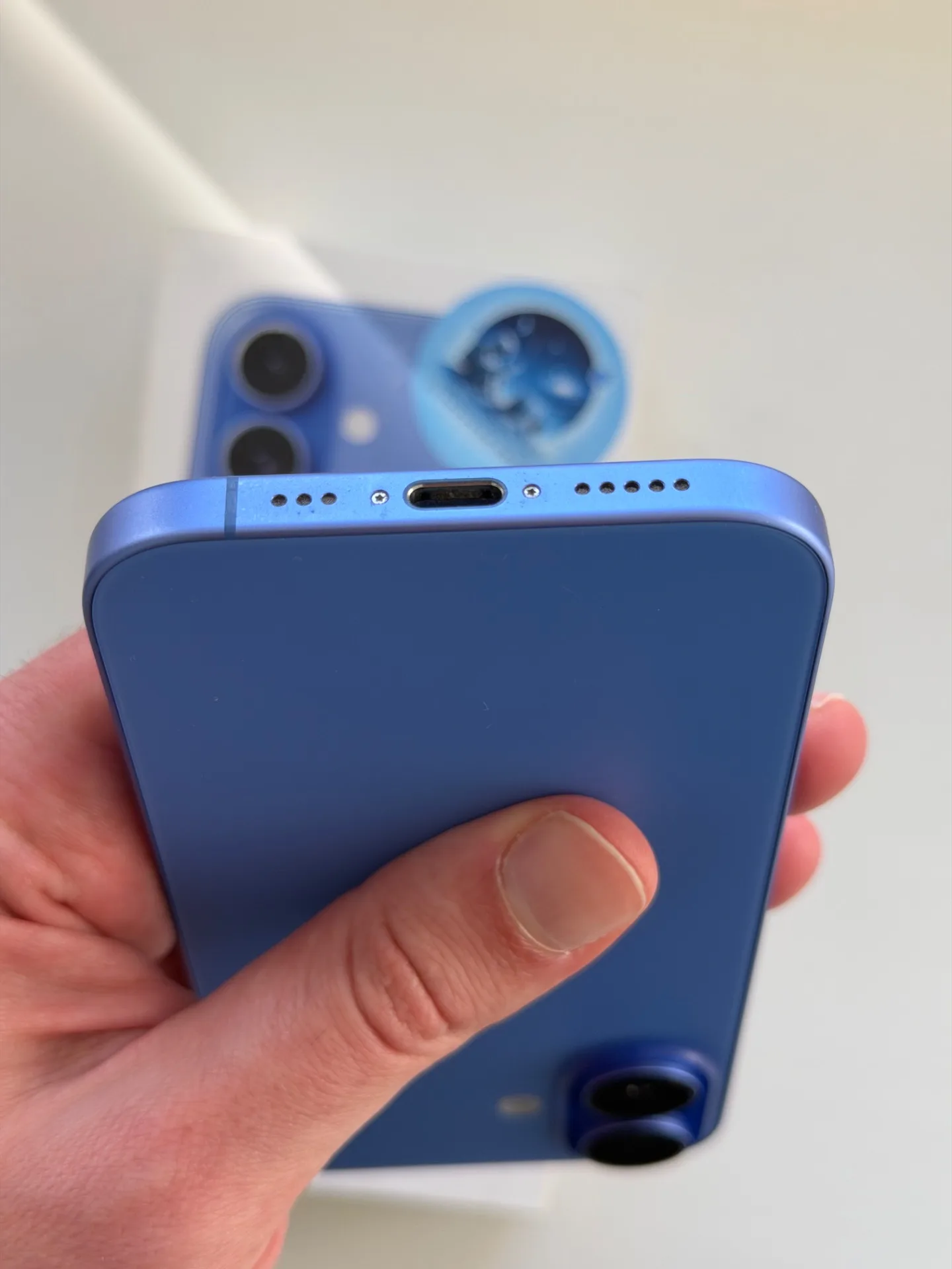 iPhone 16 256 Синий.