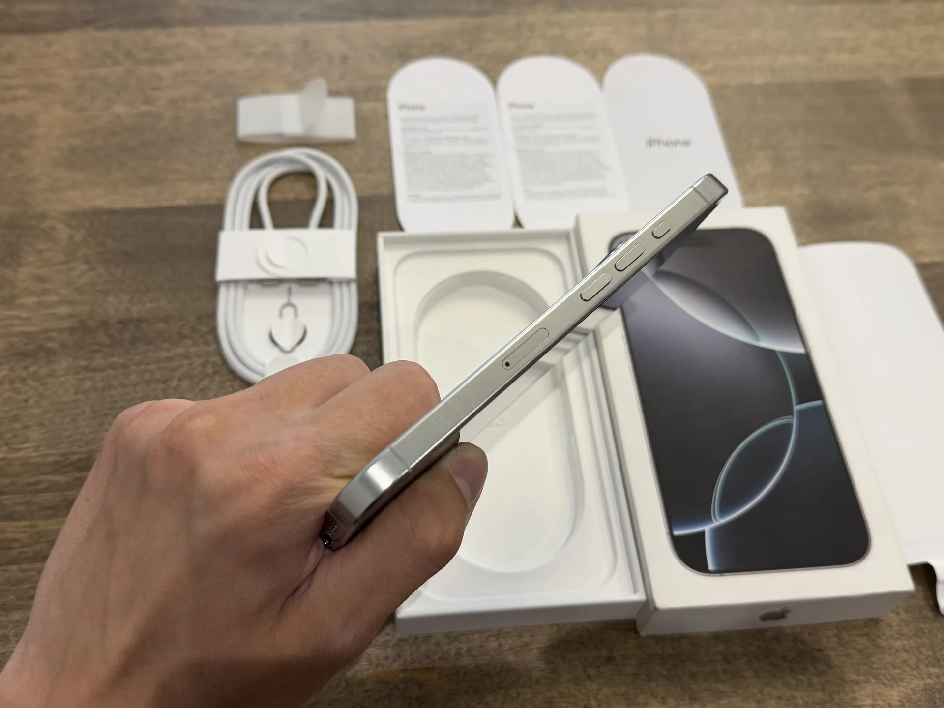 iPhone 16 Pro White Titanium 1024gb
