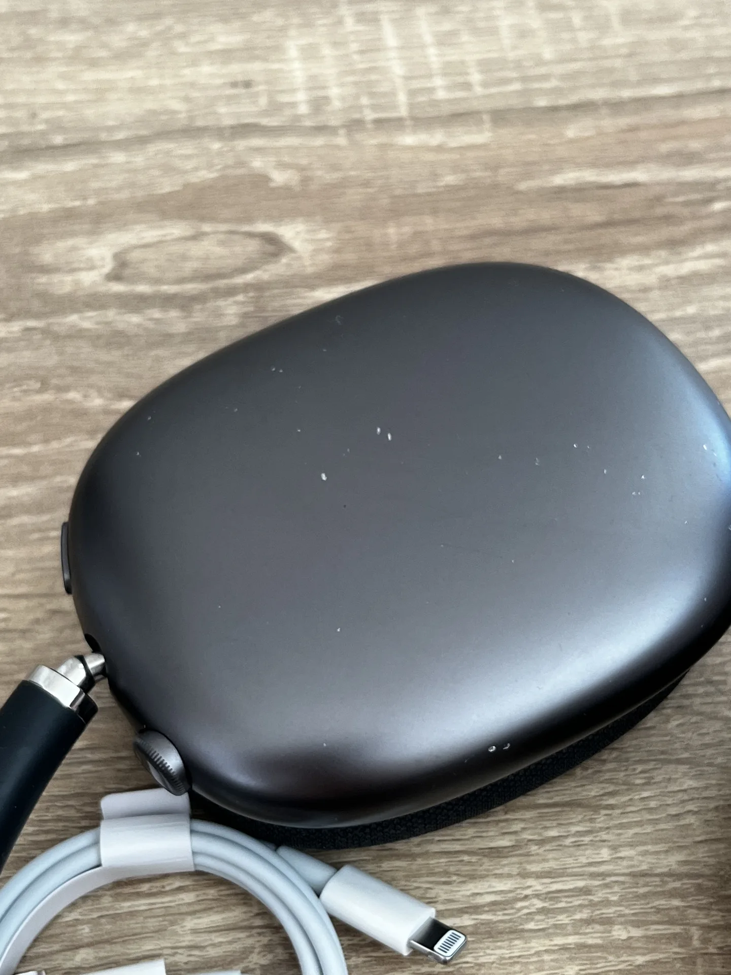 AirPods Max Lightning