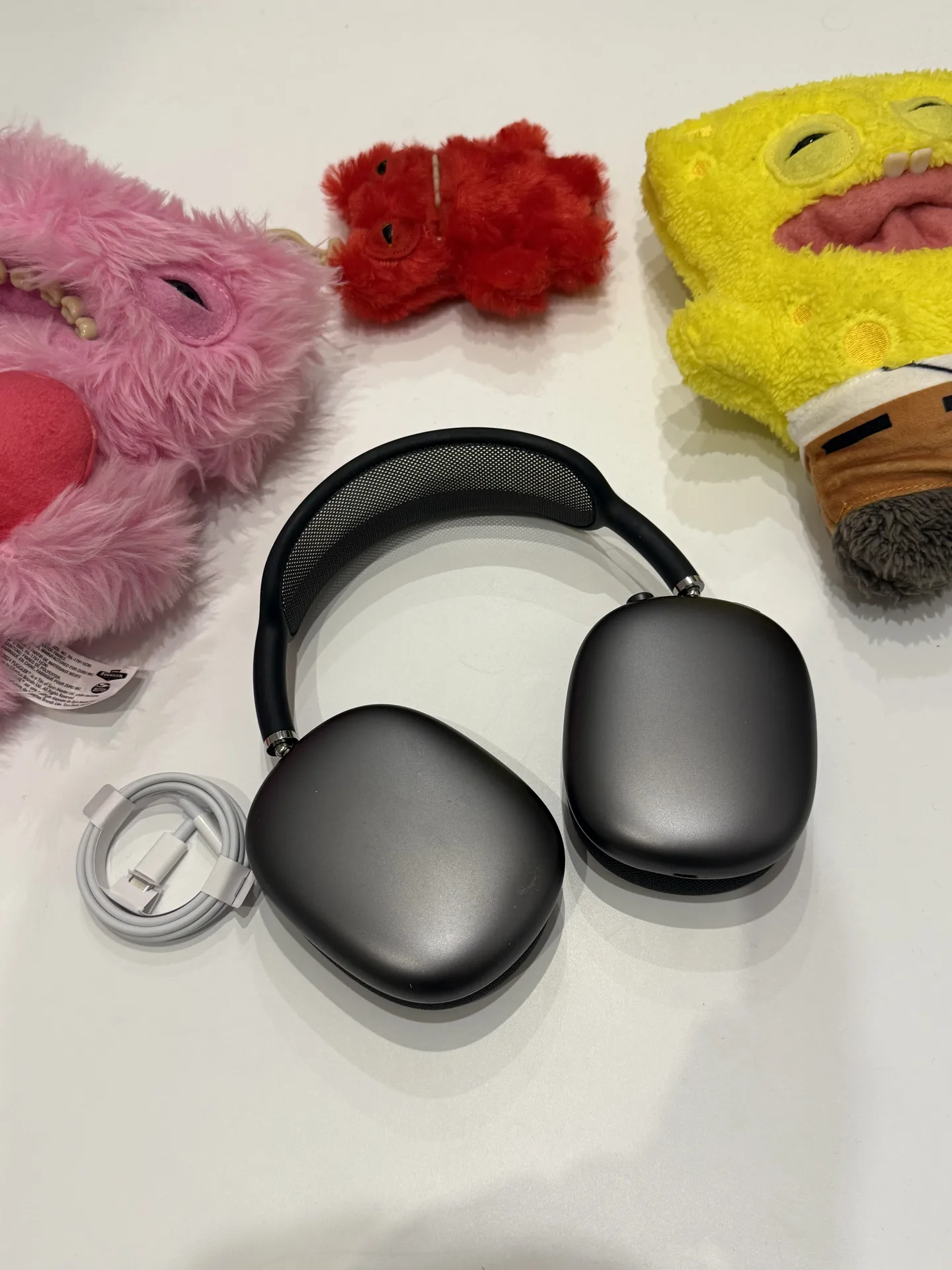 AirPods Max Space Grey Lightning