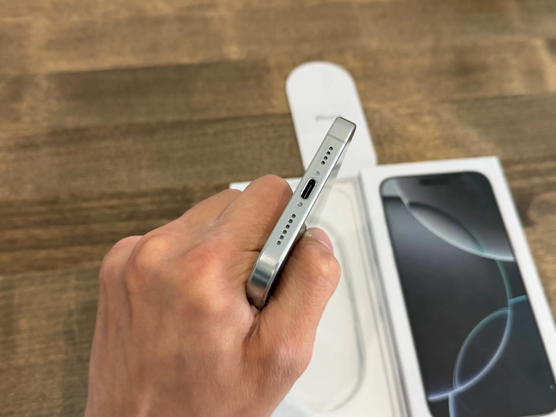 iPhone 16 Pro Max White Titanium 256GB